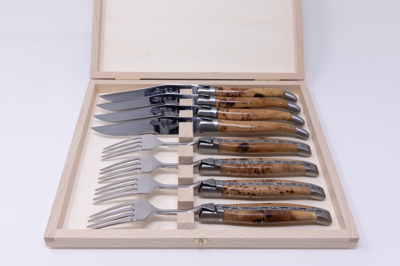 coffret 4 couteaux et 4 fourchettes en genévrier